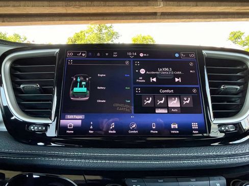 Used 2024 Chrysler Pacifica Limited FWD image 30