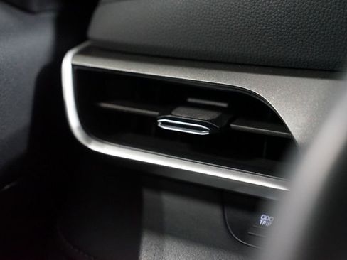 Certified 2024 Toyota Highlander LE image 25