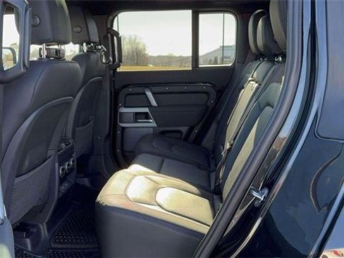 Used 2023 Land Rover Defender 110 X-Dynamic SE image 11