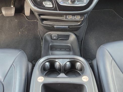 Used 2025 Chrysler Pacifica Select FWD image 19