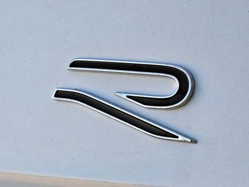 New 2026 Volkswagen Tiguan SE R-Line FWD image 9