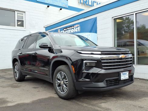 Used 2024 Chevrolet Traverse LT AWD/4WD image 1