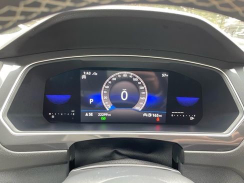 Used 2022 Volkswagen Tiguan SE w/ Panoramic Sunroof Package image 15