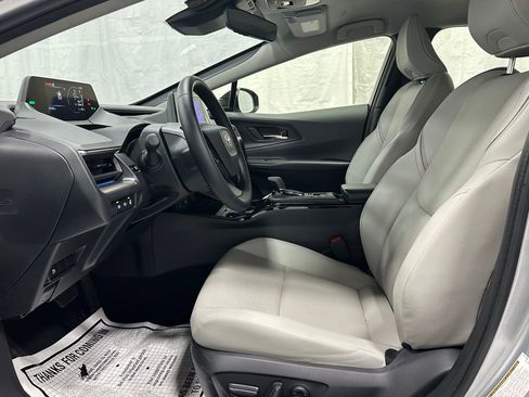 Used 2025 Toyota Prius XLE image 14