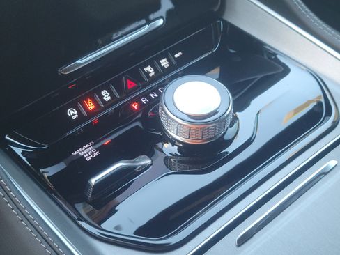 New 2025 Jeep Wagoneer L Series II w/ Premium Group I image 22