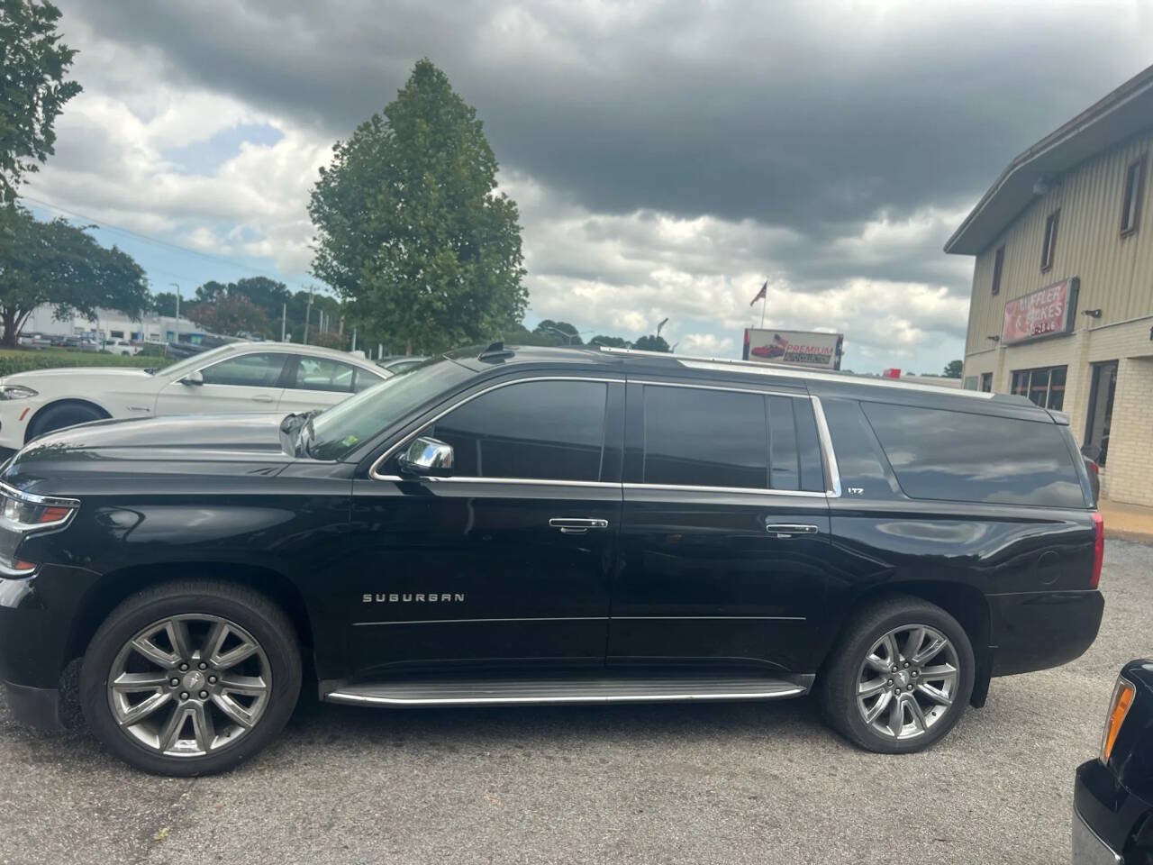 Used 2016 Chevrolet Suburban LTZ AWD/4WD image 4