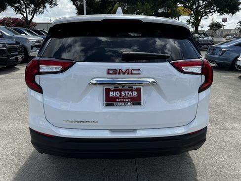 Used 2024 GMC Terrain SLE FWD image 7