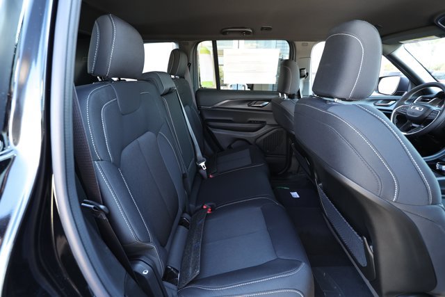 New 2027 Jeep Grand Cherokee Laredo RWD image 29