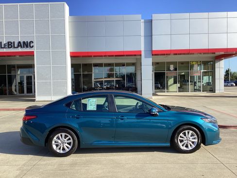 Used 2026 Toyota Camry LE w/ Convenience Package FWD image 8