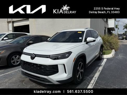 Used 2025 Volkswagen Tiguan SE FWD image 9