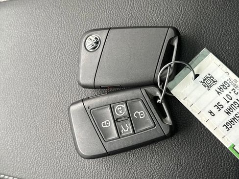 Used 2024 Volkswagen Tiguan SE R-Line image 30