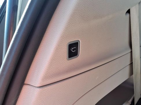 Used 2023 Chrysler Pacifica Touring-L image 20