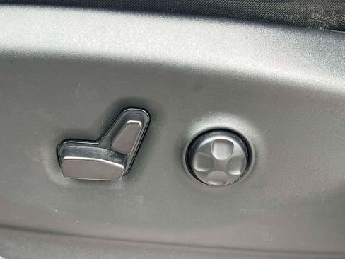 Used 2023 Chrysler Pacifica Touring-L FWD image 19