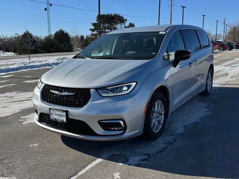 Used 2024 Chrysler Pacifica Touring-L image 33