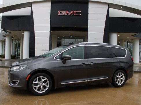 Used 2018 Chrysler Pacifica Touring-L Plus w/ Tire & Wheel Group FWD image 29