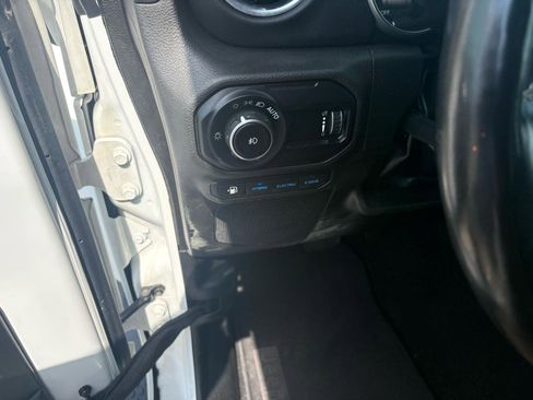 Used 2023 Jeep Wrangler Sahara w/ Cold Weather Group image 13