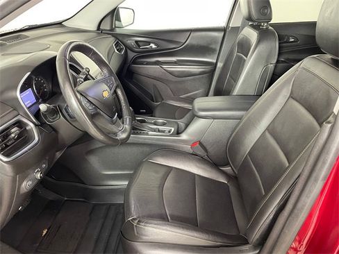 Used 2019 Chevrolet Equinox Premier image 2
