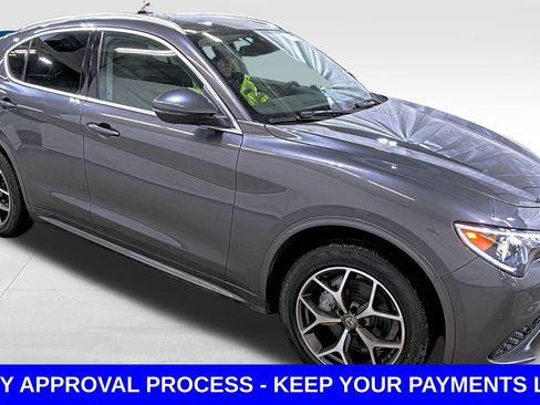 Used 2020 Alfa Romeo Stelvio Ti image 3