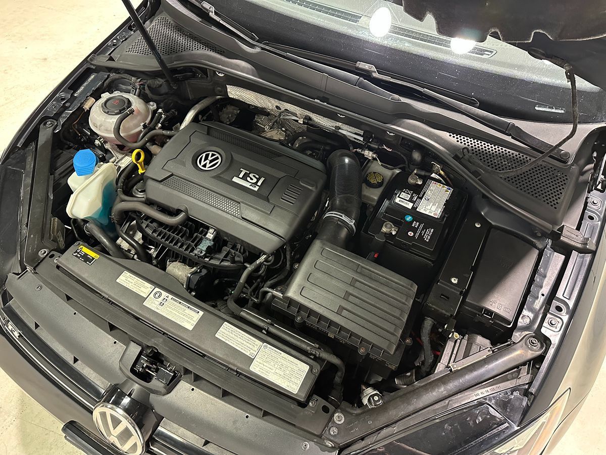 Used 2018 Volkswagen Golf 4-Door AWD/4WD image 4