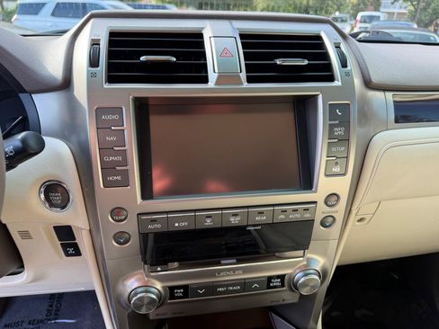 Used 2015 Lexus GX 460 w/ Premium Package AWD/4WD image 18