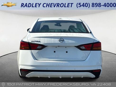 Used 2025 Nissan Altima 2.5 SV FWD image 18