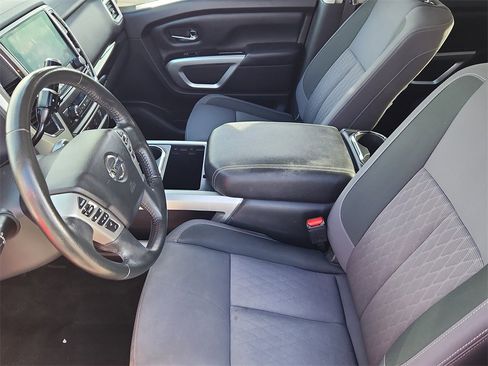 Used 2020 Nissan Titan SV w/ SV Convenience Package image 10