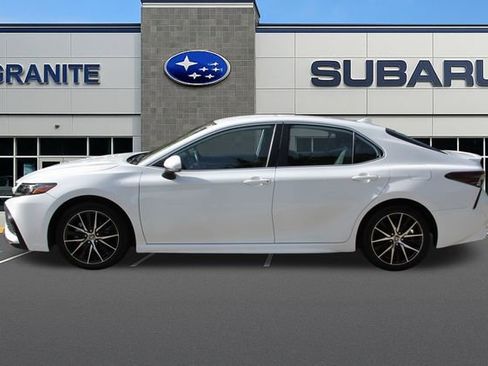 Used 2023 Toyota Camry SE image 6