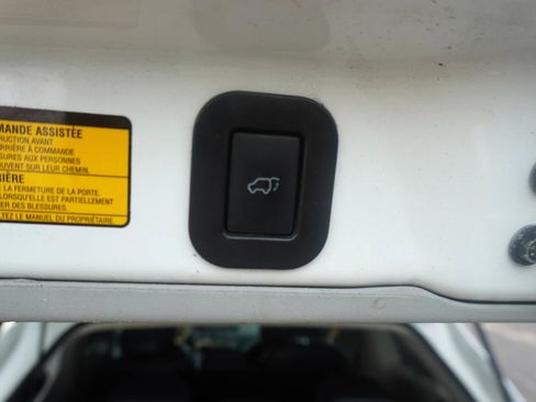 Used 2012 Toyota Sienna SE FWD image 28