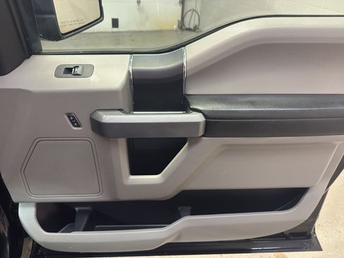 Used 2016 Ford F150 XLT image 20