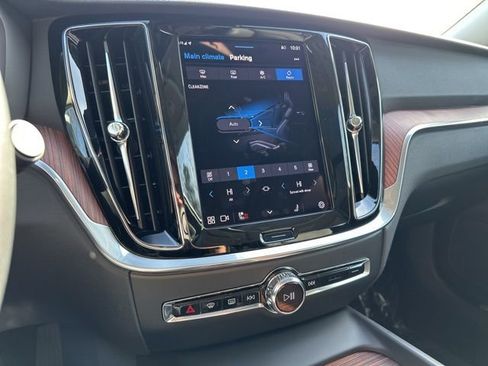 Certified 2025 Volvo V60 B5 Cross Country Plus image 21