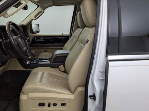 Used 2017 Lincoln Navigator Reserve image 13