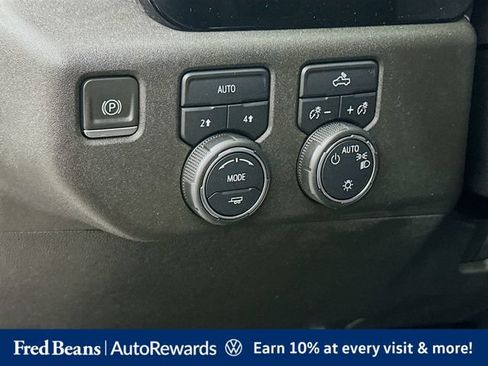 Used 2023 Chevrolet Silverado 1500 LT AWD/4WD image 14