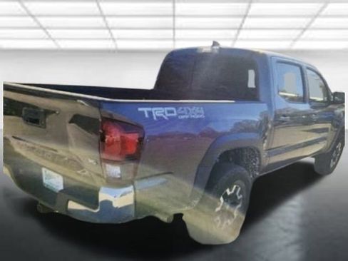 Used 2019 Toyota Tacoma TRD Off-Road image 2