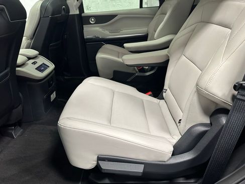 Used 2025 Lincoln Navigator Reserve image 44