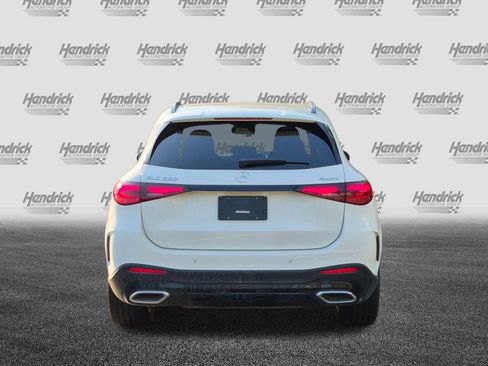 Used 2025 Mercedes-Benz GLC 300 4MATIC image 9