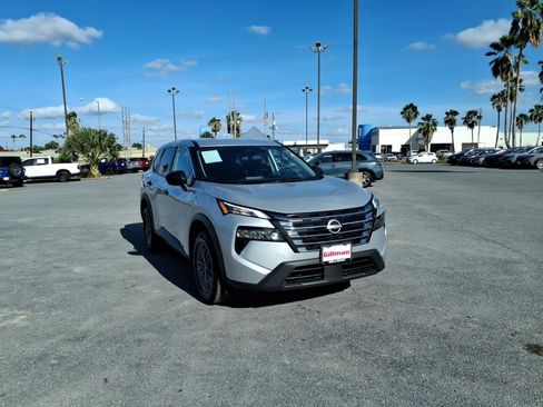 Used 2024 Nissan Rogue S FWD image 2