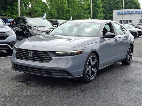 Used 2023 Honda Accord Sport image 2