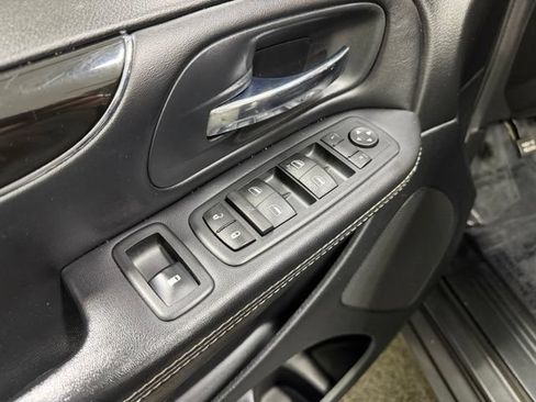 Used 2016 Dodge Grand Caravan SE FWD image 18