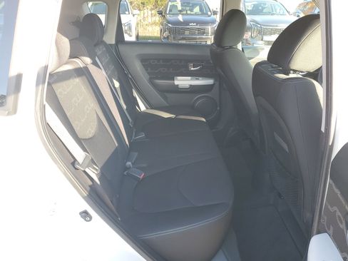 Used 2012 Kia Soul + image 12