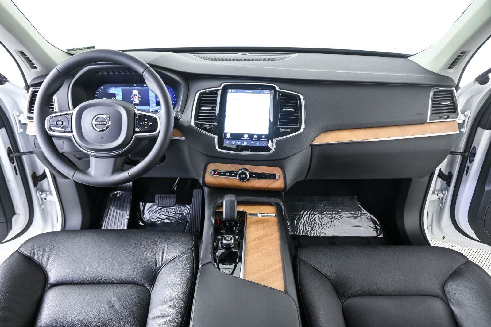 Certified 2023 Volvo XC90 B6 Plus AWD/4WD image 17