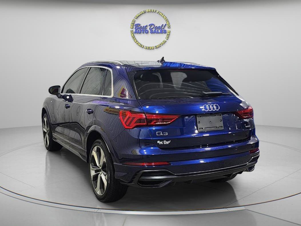Used 2021 Audi Q3 2.0T Premium w/ Convenience Package AWD/4WD image 2