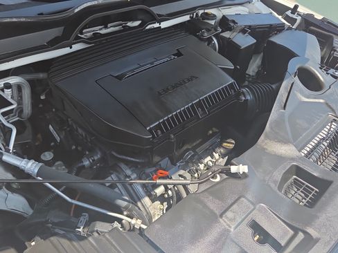 Certified 2025 Honda Pilot Touring image 18
