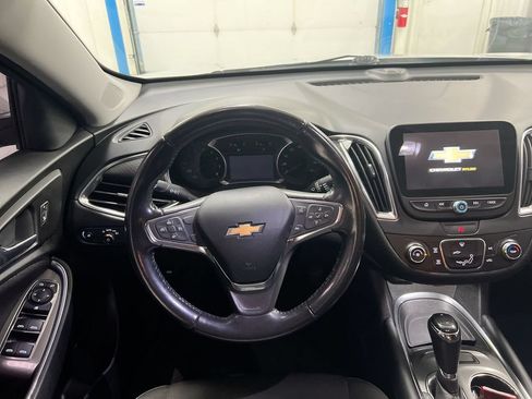 Used 2018 Chevrolet Malibu LT FWD image 11
