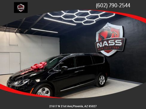 Used 2017 Chrysler Pacifica Touring-L Plus w/ Advanced Safetytec Group FWD image 1