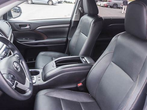 Used 2018 Toyota Highlander Limited image 17