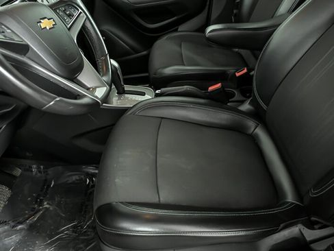 Used 2016 Chevrolet Trax LT w/ LT Sun and Sound Package FWD image 16