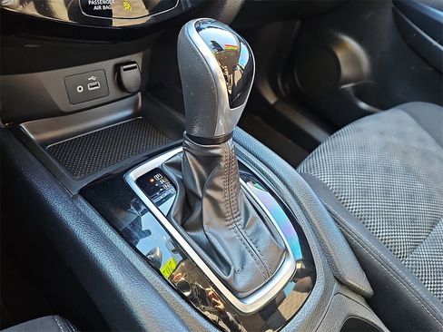 Used 2020 Nissan Rogue Sport SV image 14