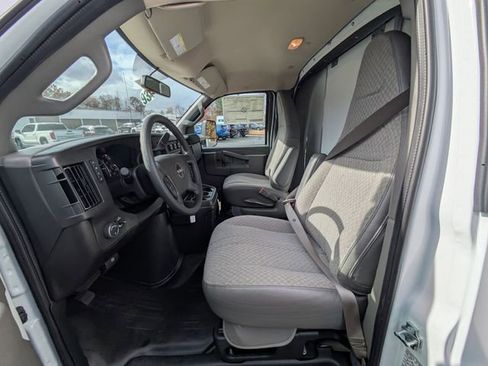 New 2025 GMC Savana 4500 w/ Power Convenience Package RWD image 23