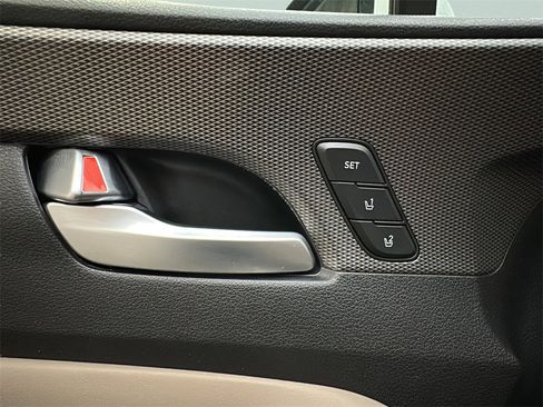 Used 2020 Hyundai Santa Fe Limited image 11