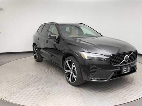 Certified 2023 Volvo XC60 B6 Ultimate w/ Climate Package image 8